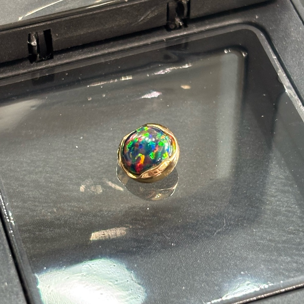 Anatometal 7mm gold set synthetic black opal threaded end, 16 gauge